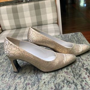 Delman Gold 2.5” pumps